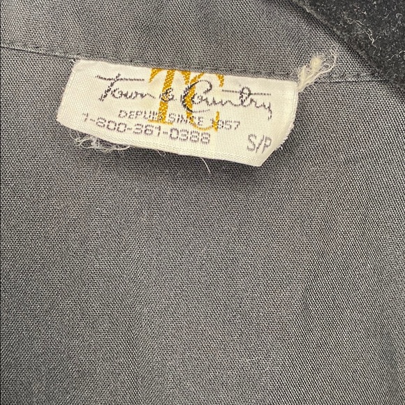 🌺 4 for $25 Black Button Down - Picture 2 of 3